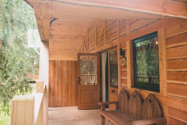 warwick castle wooden lodges