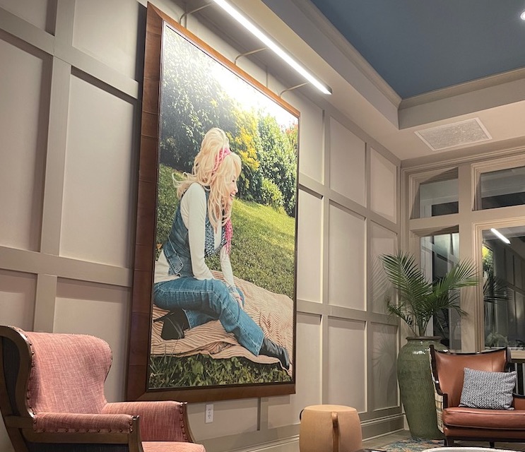 dollywood paintings in lobby