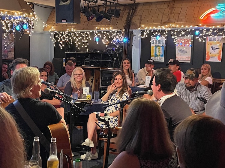 bluebird cafe in the round